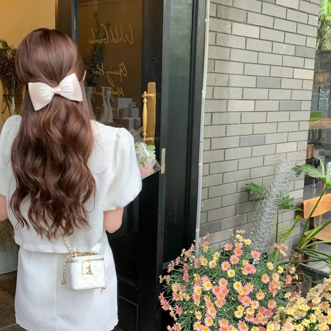 女孩和女人们的生活 封面